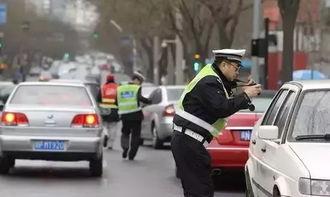 交警抓车爆料视频真实图片,惊险瞬间，违法行为曝光