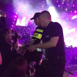 粉丝爆料演唱会视频播放,演唱会现场精彩瞬间大放送！