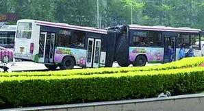 36路公交车爆料视频,一幕幕温馨瞬间，带你感受城市流动风景