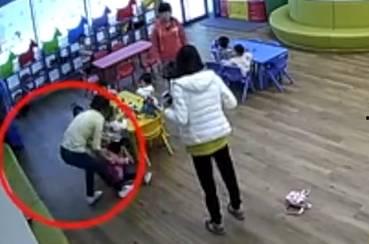 青岛幼儿园爆料事件视频,惊人内幕曝光，家长震惊不已