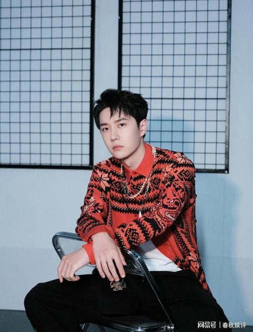 爆料娱乐圈小生,神秘女友曝光，恋情真相引热议