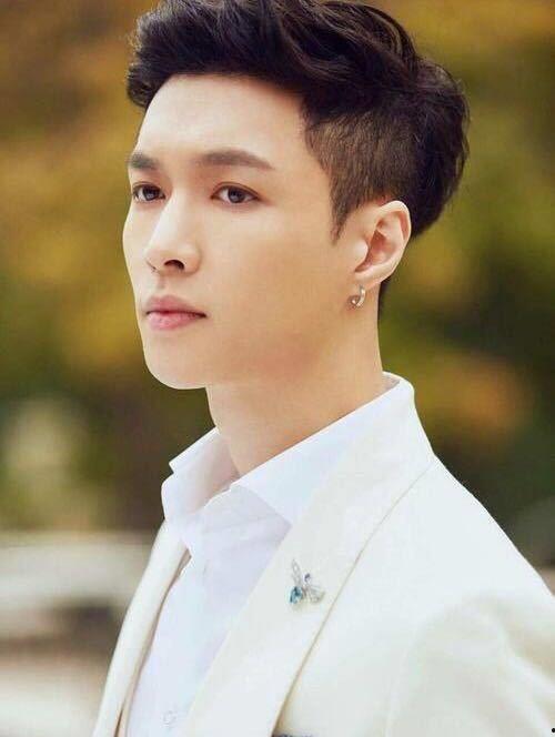 爆料娱乐圈小生,神秘女友曝光，恋情真相引热议