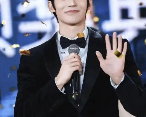 化妆师爆料恋情视频,甜蜜视频揭露幕后爱情故事